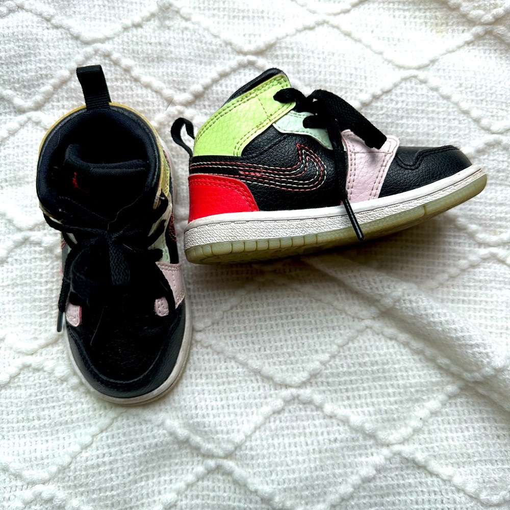 Nike Air Jordan 1 Mid TD 'Glow in the Dark'